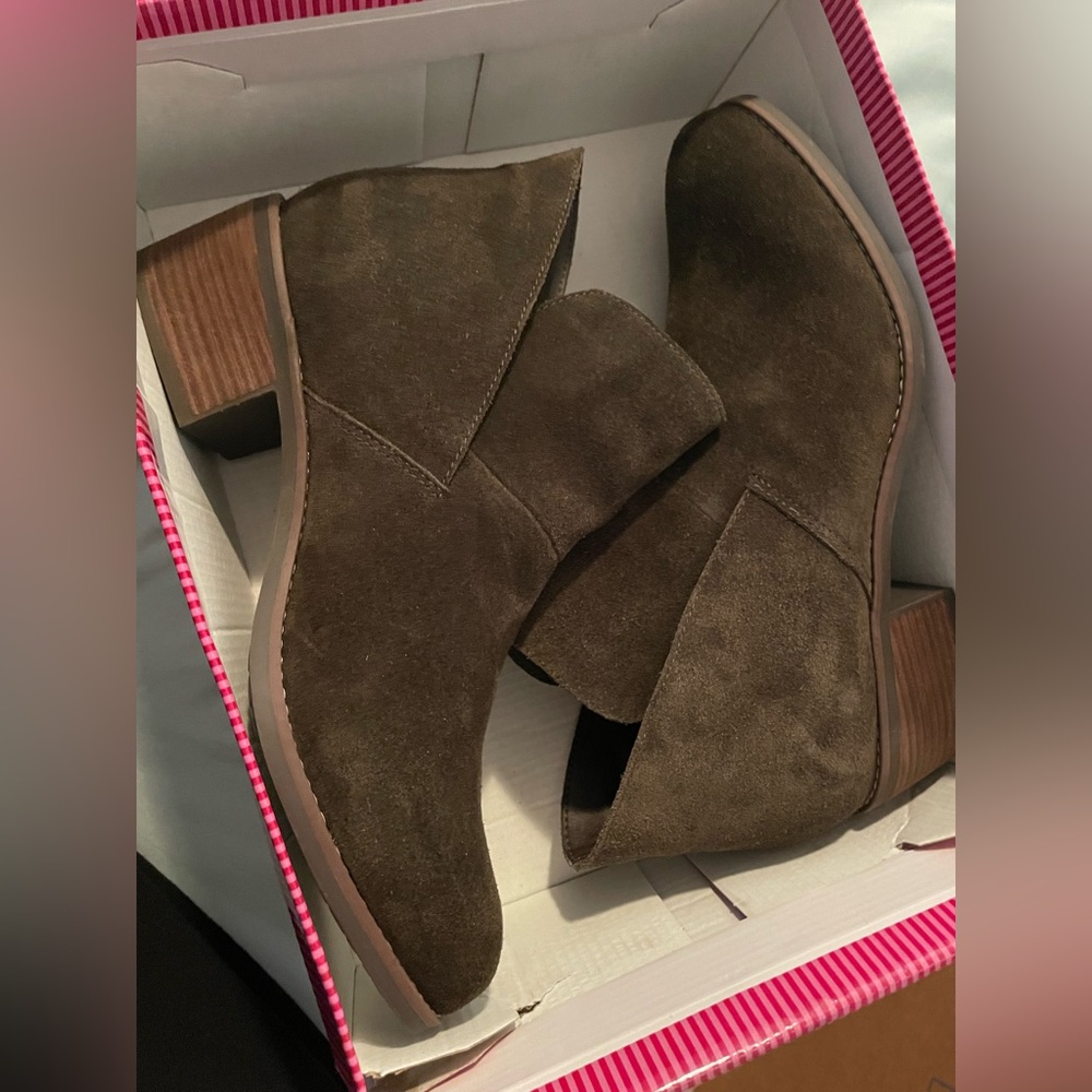 Me Too Suede Booties 11M
